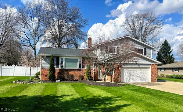 $467,000 | 3520 Ridge Park Drive, Broadview Heights, OH 44147