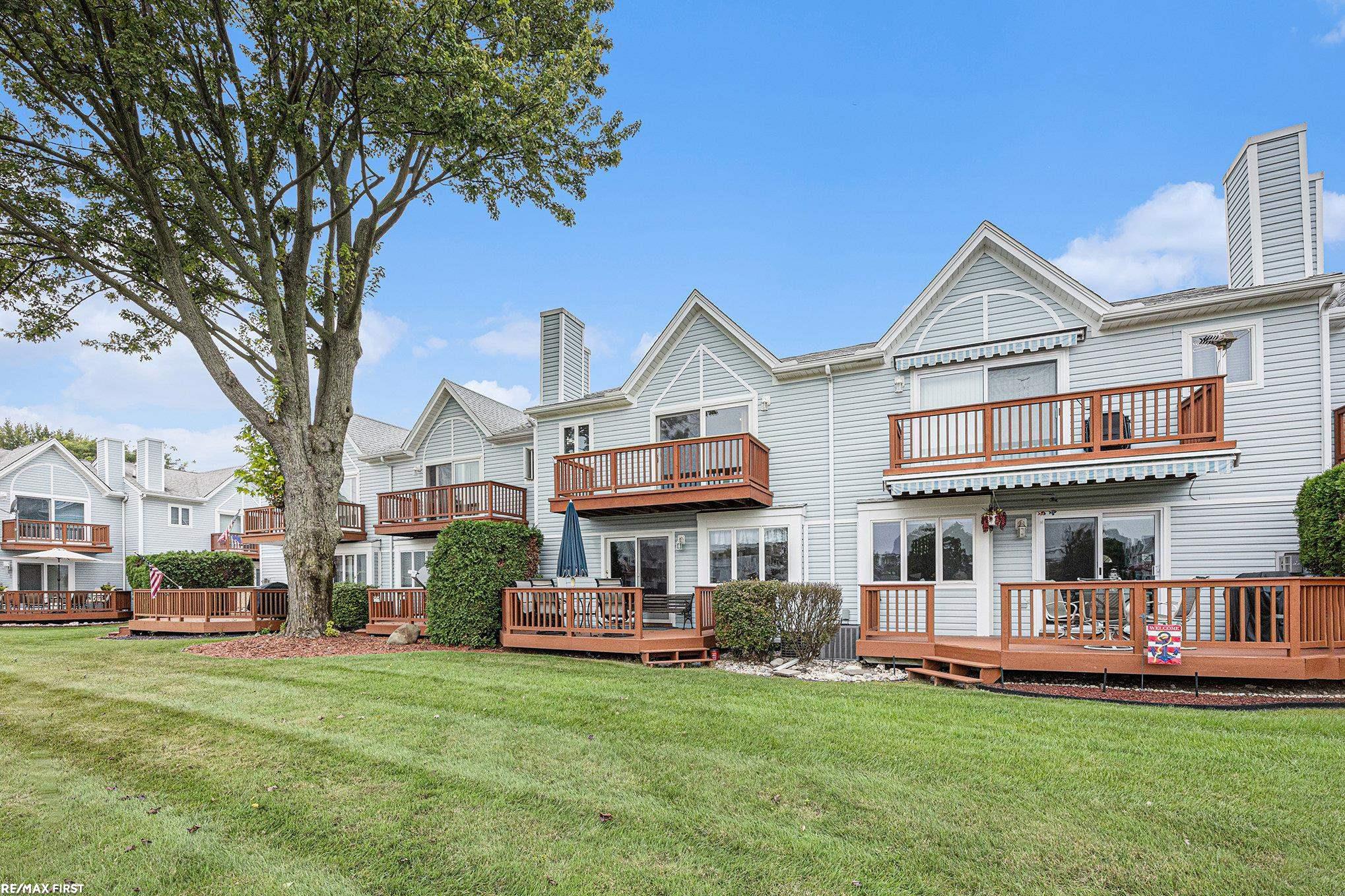 651 Pointe Tremble Road Algonac, MI 48001 - Photo 18 of 23 50156375-64edcef6-a714-4a49-8f56-765909435db8.JPG