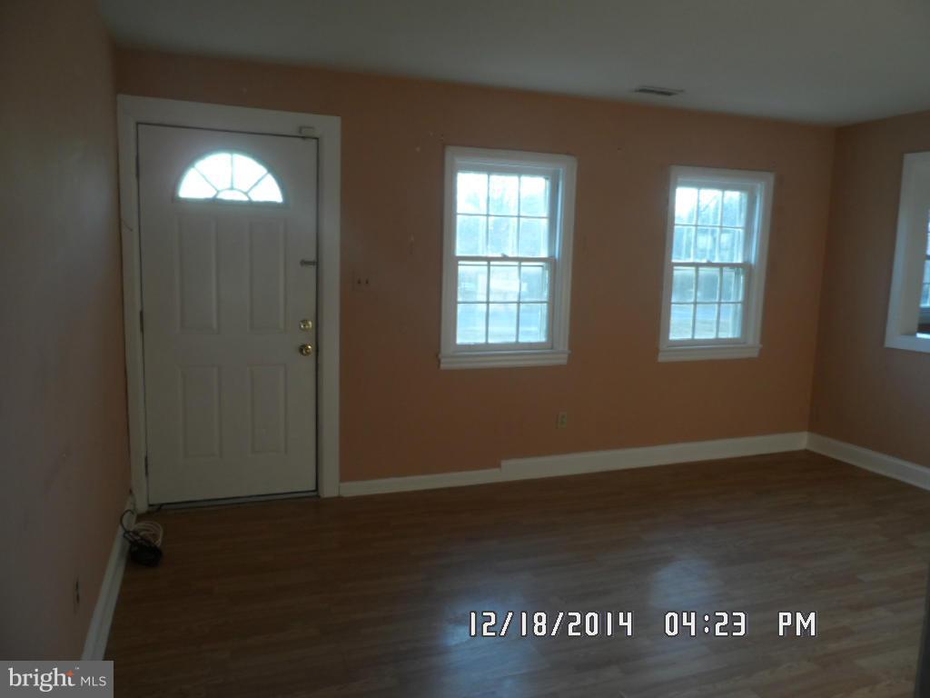 8100 Bock Road Fort Washington, MD 20744 - Photo 3 of 11 Living Room