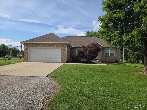$229,900 | 403 East 2nd S Street, Mount Olive, IL 62069