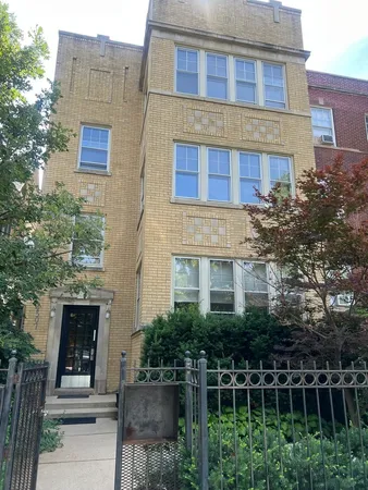 $4,200 | 4507 North Campbell Avenue, Unit 3, Chicago, IL 60625