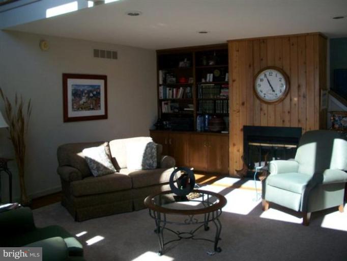10752 Cliff Road Chestertown, MD 21620 - Photo 22 of 28 Living Room
