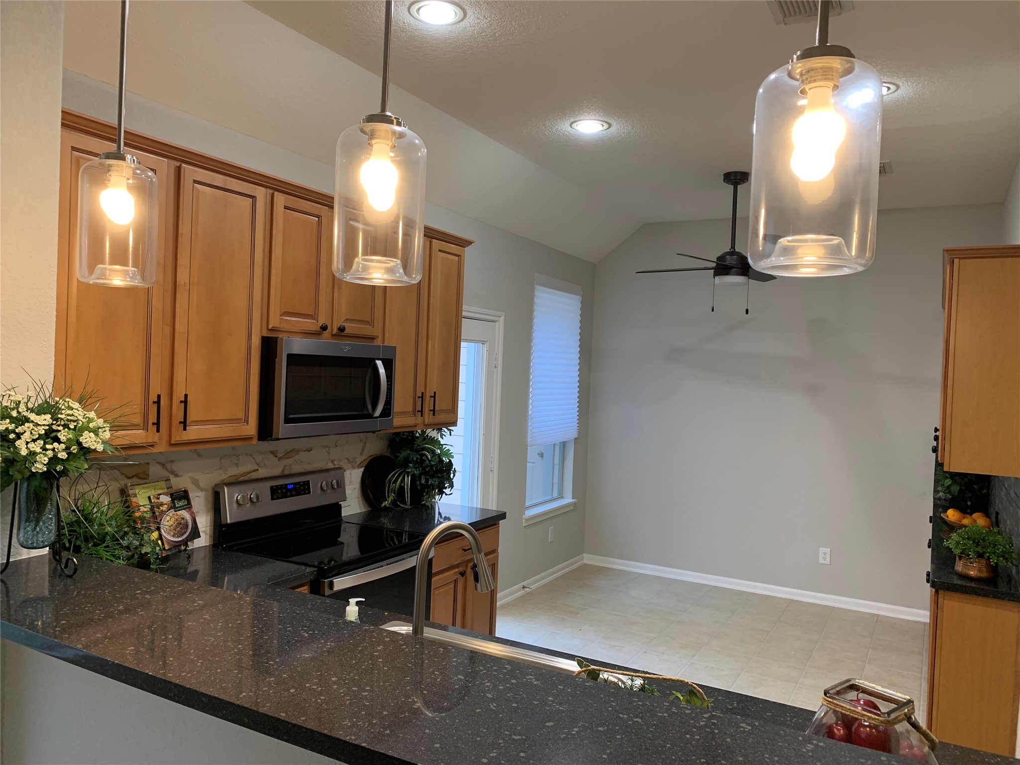 46 Patina Pines Court Spring, TX 77381 - Photo 12 of 30 Spacious kitchen & breakfast area with a high bar to hang out.