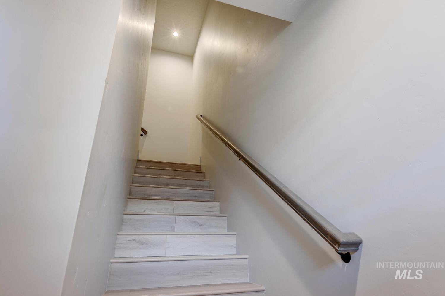 3255 South Millbrook Way Boise, ID 83716 - Photo 20 of 37 View of stairs