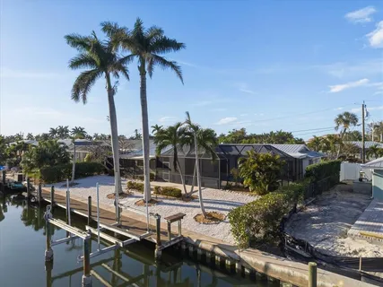 $1,735,000 | 608 Gladstone Lane, Holmes Beach, FL 34217