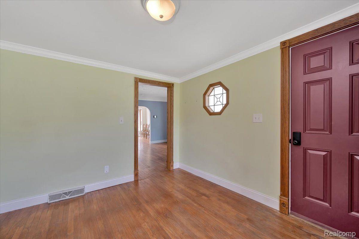 10352 Hegel Road Goodrich, MI 48438 - Photo 5 of 27 Foyer