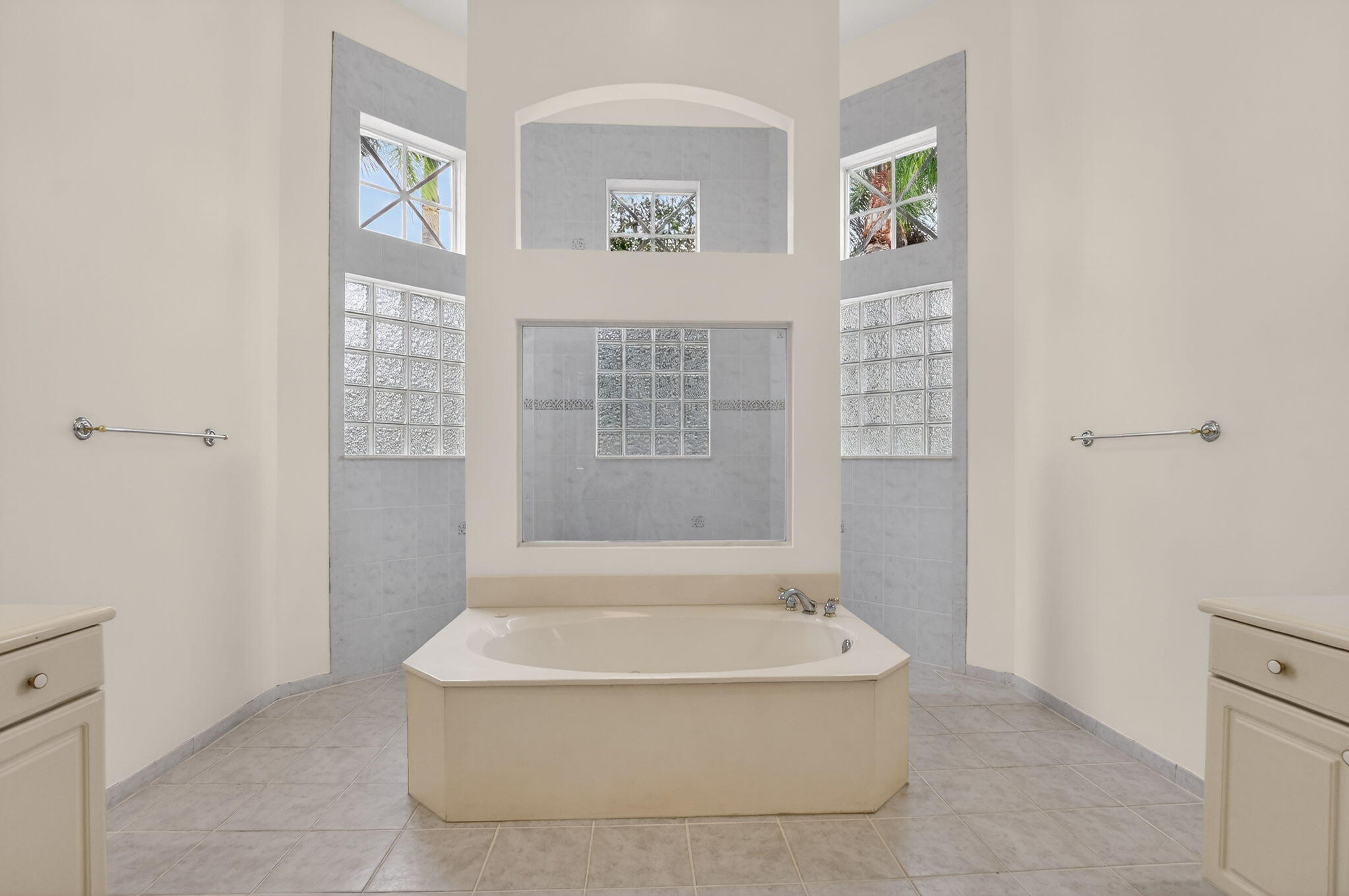 21719 Marigot Drive Boca Raton, FL 33428 - Photo 16 of 53 a bathroom with bathtub