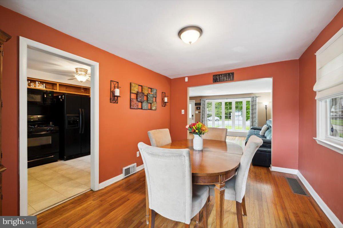 112 Gleaves Road Springfield, PA 19064 - Photo 11 of 27 Nice Flow