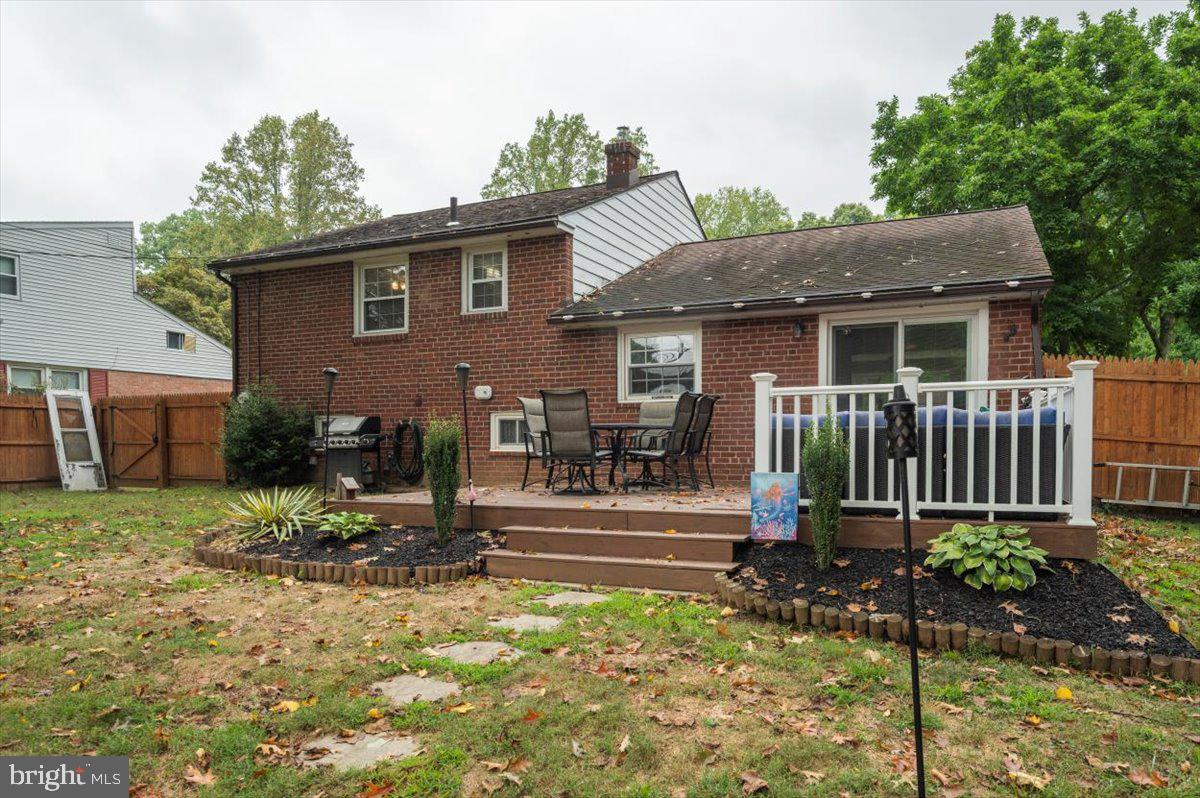 112 Gleaves Road Springfield, PA 19064 - Photo 25 of 27 Enjoy your Private Space