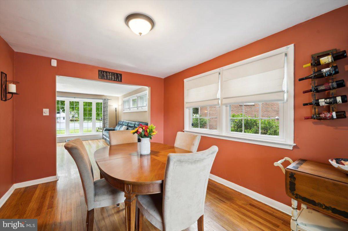 112 Gleaves Road Springfield, PA 19064 - Photo 10 of 27 Inviting Dining Room