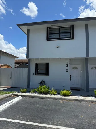 $2,500 | 1310 West 42nd Street, Unit 1310, Hialeah, FL 33012