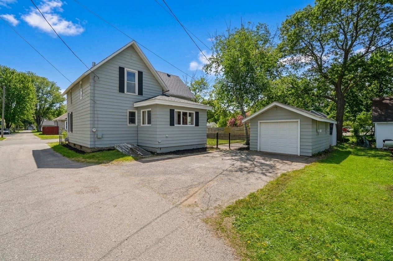 112 7th Avenue Northwest Faribault, MN 55021 - Photo 3 of 28