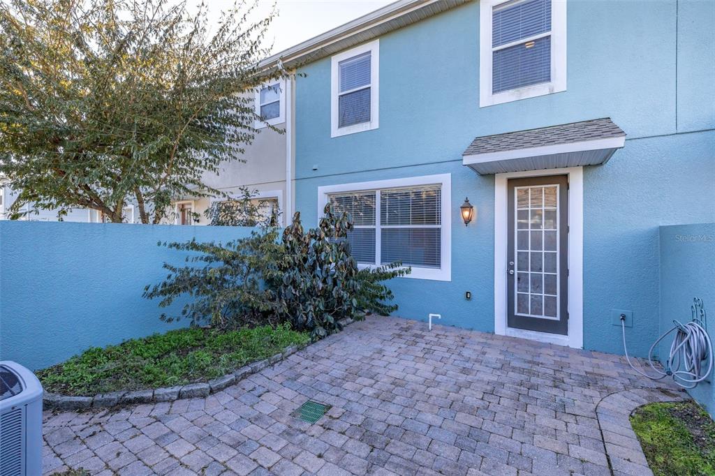 11781 Fitzgerald Butler Road Orlando, FL 32836 - Photo 30 of 37 a front view of a house with garden