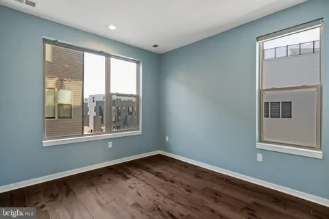 $1,249,000 | 3200 Parkview Walk, Philadelphia, PA 19125
