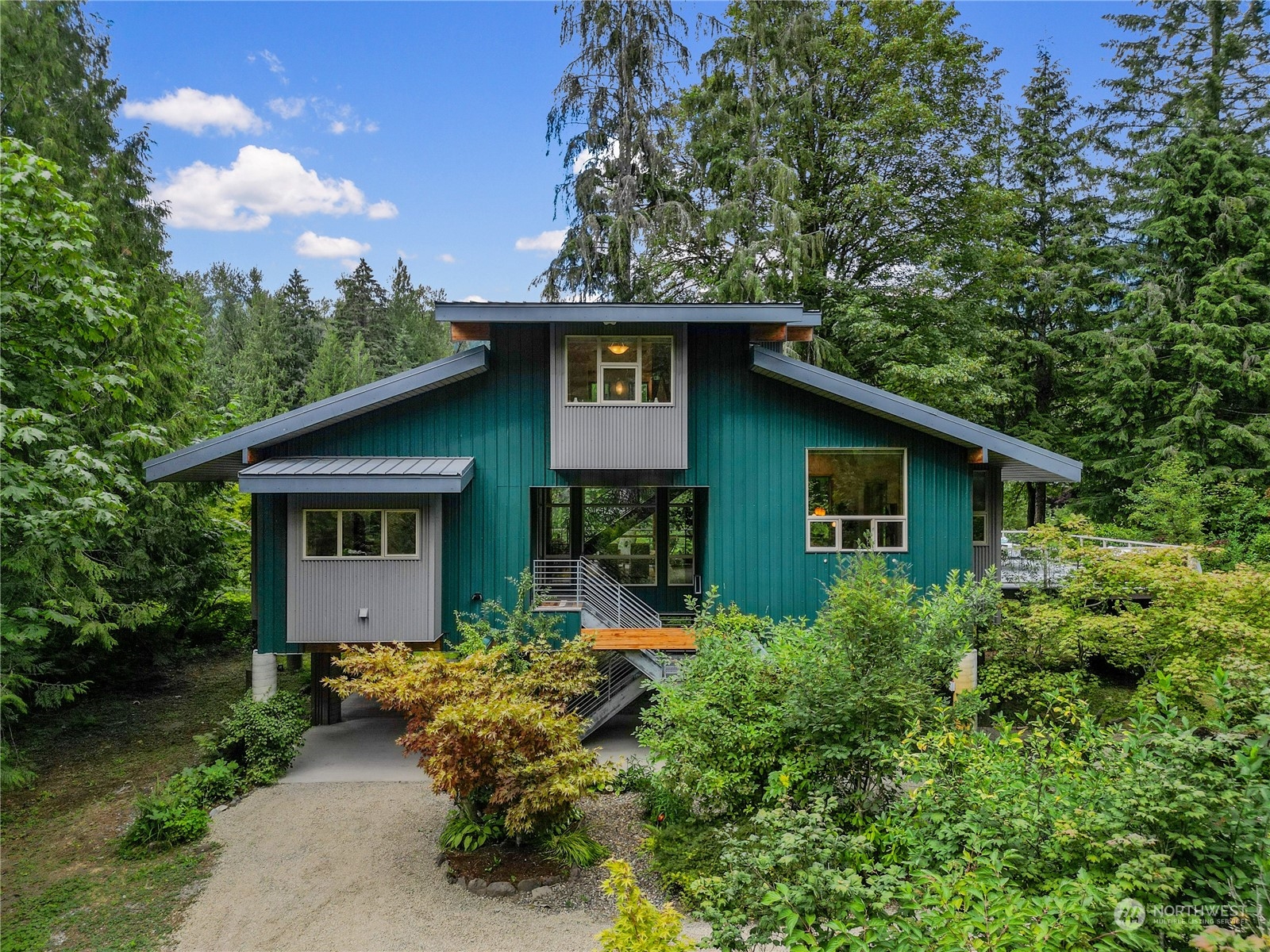 51417 South Riverside Road Gold Bar, WA 98251 - Photo 2 of 40 a front view of a house with garden