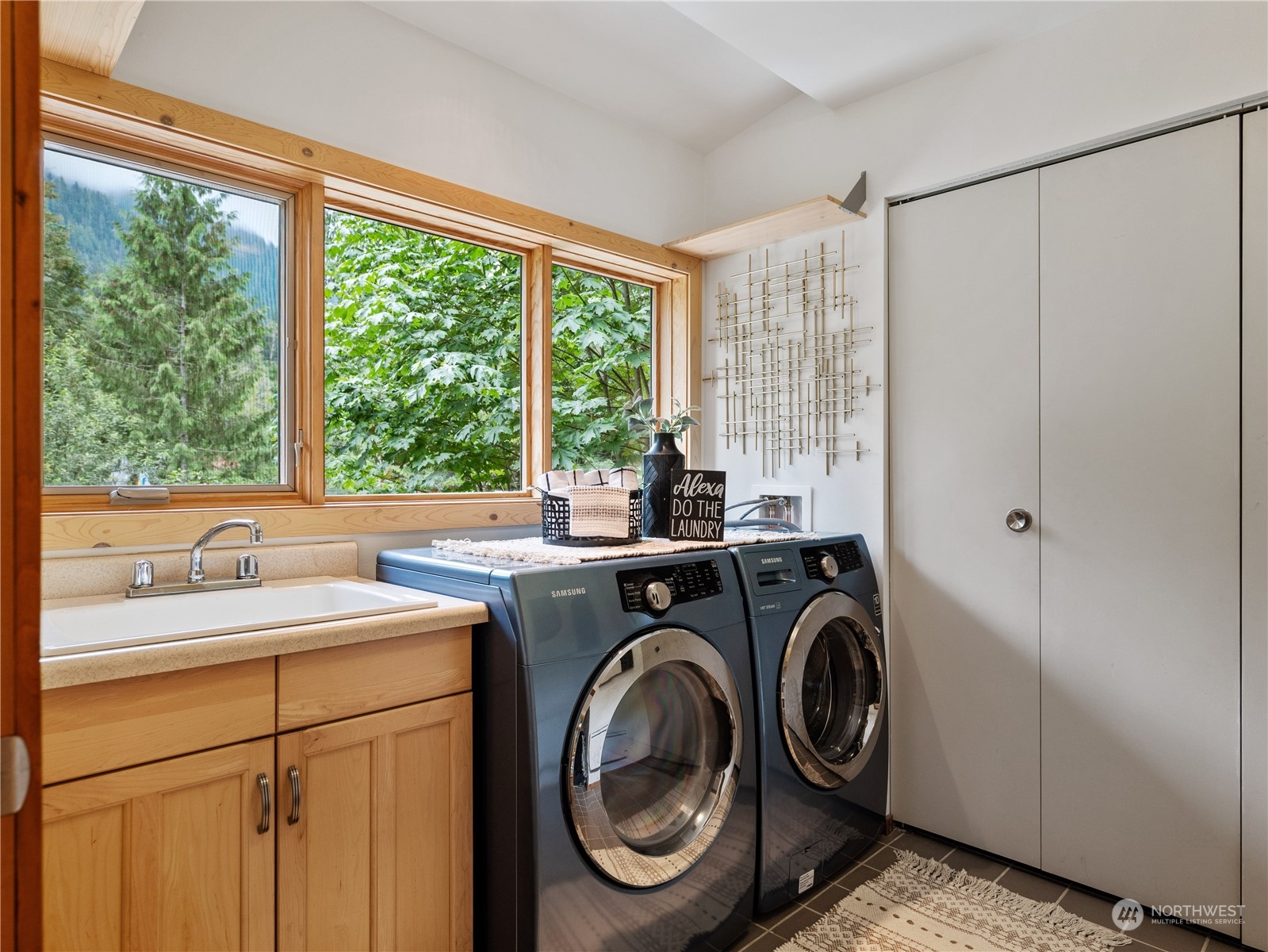 51417 South Riverside Road Gold Bar, WA 98251 - Photo 29 of 40 a utility room with dryer and washer