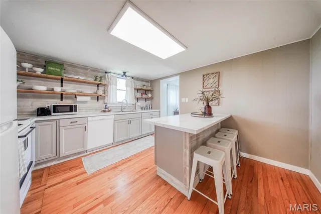 $895,000 | 15227 County Road 1110, St. James, MO 65559