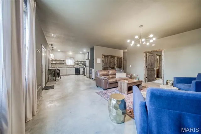 $895,000 | 15227 County Road 1110, St. James, MO 65559