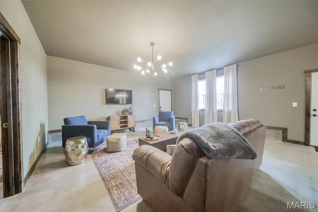 $895,000 | 15227 County Road 1110, St. James, MO 65559