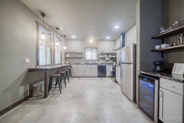 $895,000 | 15227 County Road 1110, St. James, MO 65559