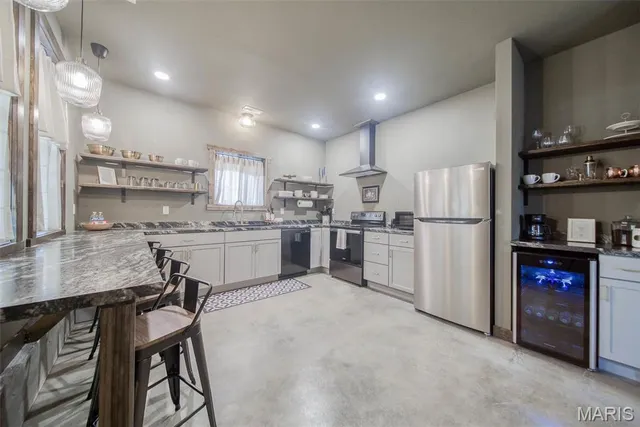 $895,000 | 15227 County Road 1110, St. James, MO 65559