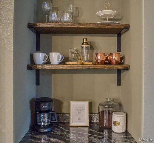 $895,000 | 15227 County Road 1110, St. James, MO 65559