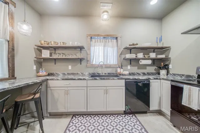 $895,000 | 15227 County Road 1110, St. James, MO 65559