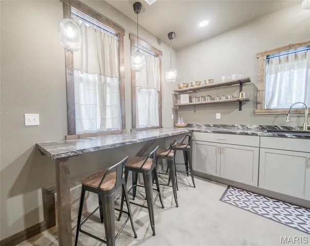 $895,000 | 15227 County Road 1110, St. James, MO 65559