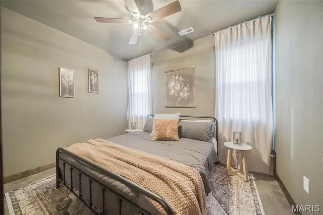 $895,000 | 15227 County Road 1110, St. James, MO 65559