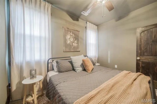 $895,000 | 15227 County Road 1110, St. James, MO 65559