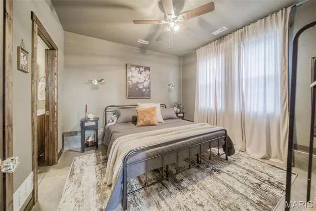 $895,000 | 15227 County Road 1110, St. James, MO 65559