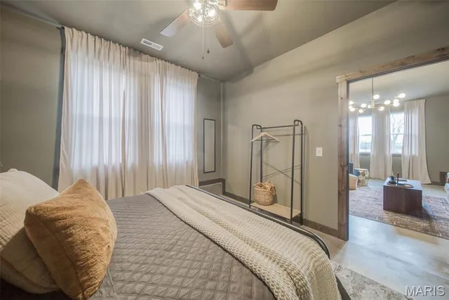 $895,000 | 15227 County Road 1110, St. James, MO 65559