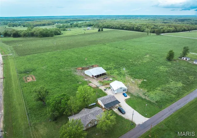 $895,000 | 15227 County Road 1110, St. James, MO 65559