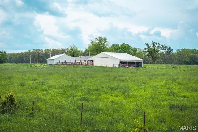 $895,000 | 15227 County Road 1110, St. James, MO 65559
