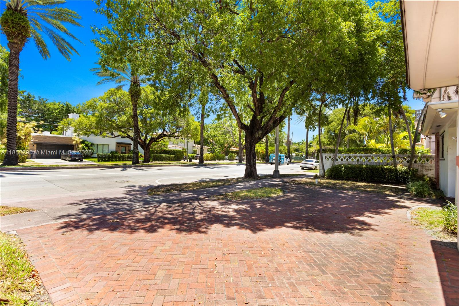 4322 Alton Road Miami Beach, FL 33140 - Photo 6 of 26