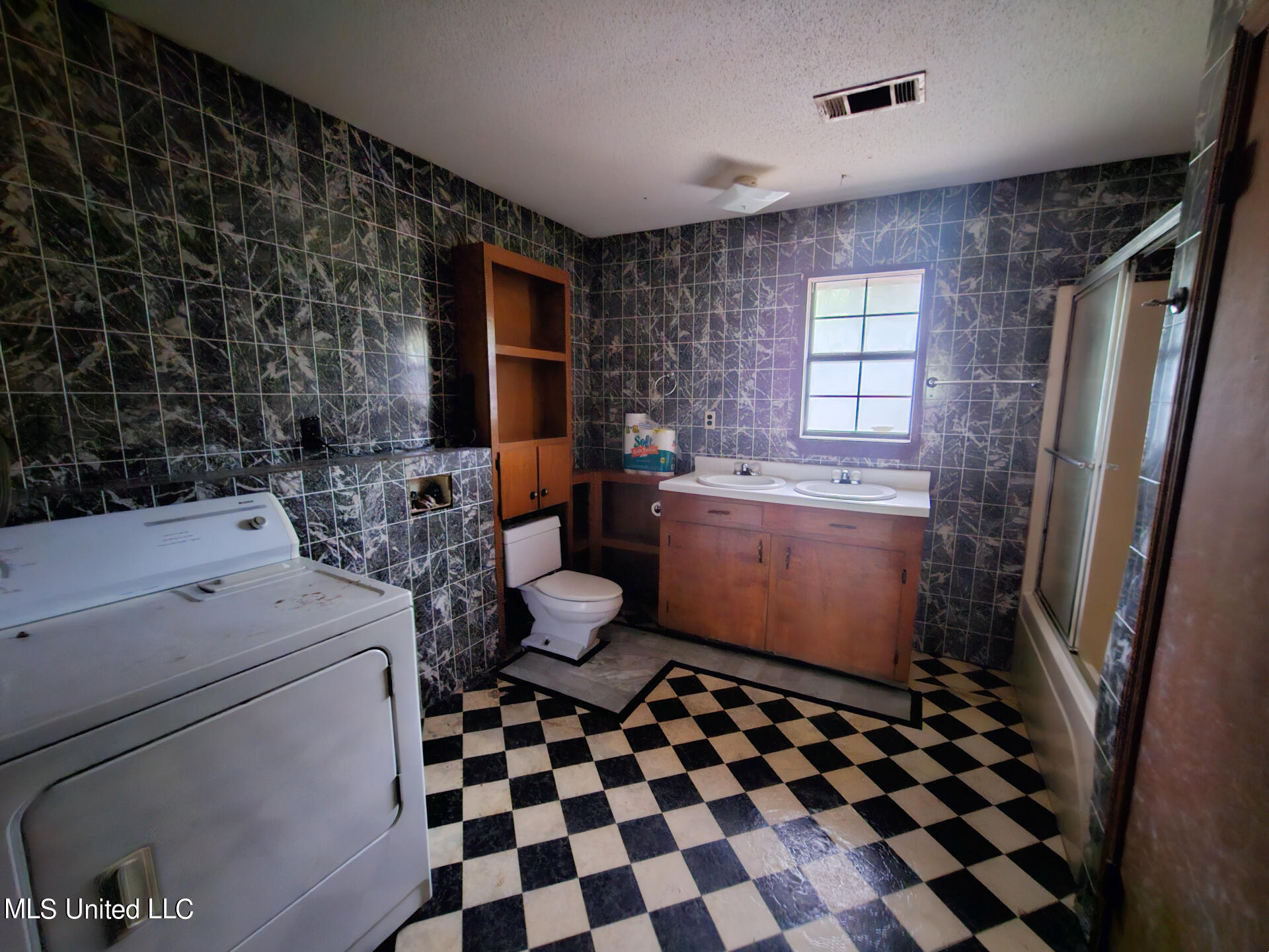 361 Pine Grove Road Picayune, MS 39466 - Photo 11 of 20 Hall Bath-Laundry