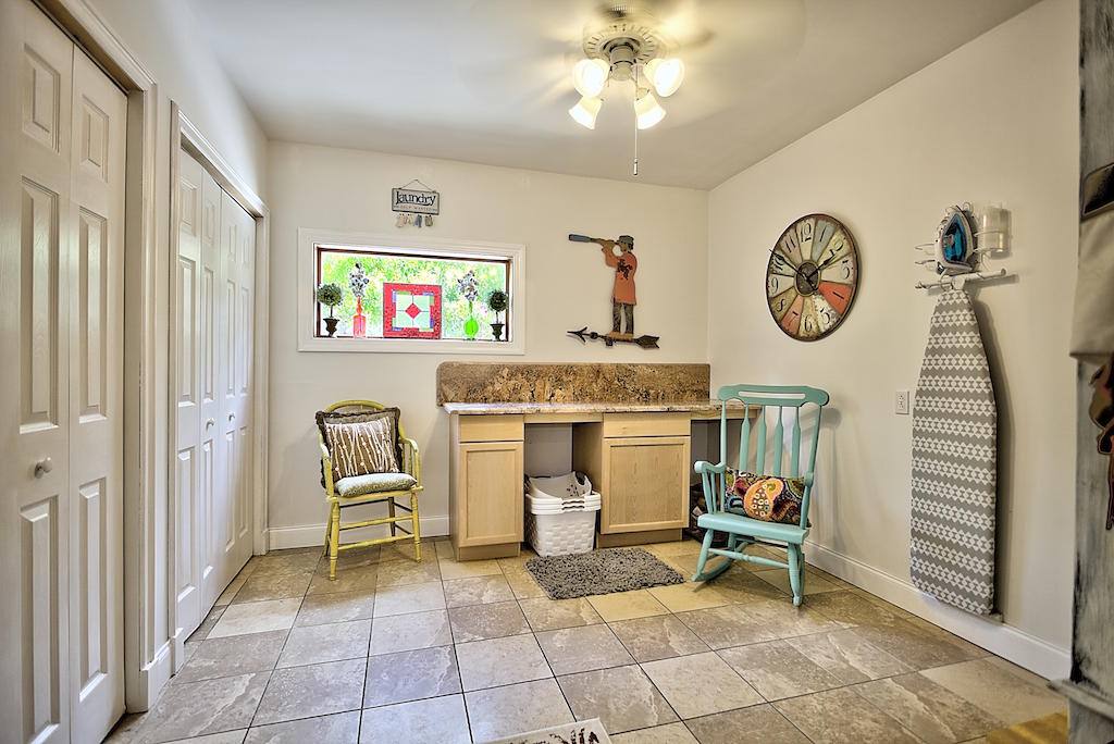 9394 Sandy Run Road Jupiter, FL 33478 - Photo 8 of 33 Laundry / Crafts
