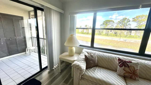 $1,800 | 7593 Tahiti Lane, Unit 205, Lake Worth, FL 33467