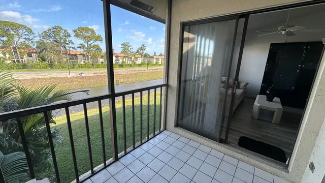 $1,800 | 7593 Tahiti Lane, Unit 205, Lake Worth, FL 33467