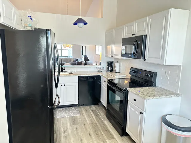 $1,800 | 7593 Tahiti Lane, Unit 205, Lake Worth, FL 33467