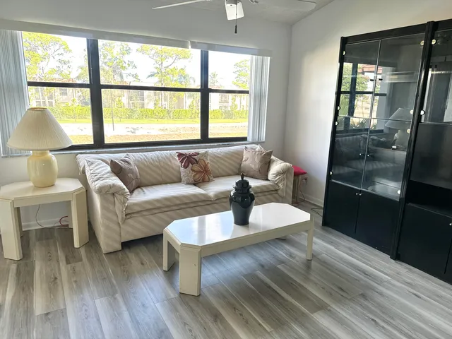 $1,800 | 7593 Tahiti Lane, Unit 205, Lake Worth, FL 33467