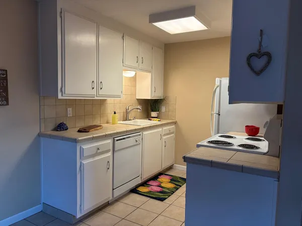 $174,800 | 3790 West Benjamin Holt Drive, Unit 6, Stockton, CA 95219