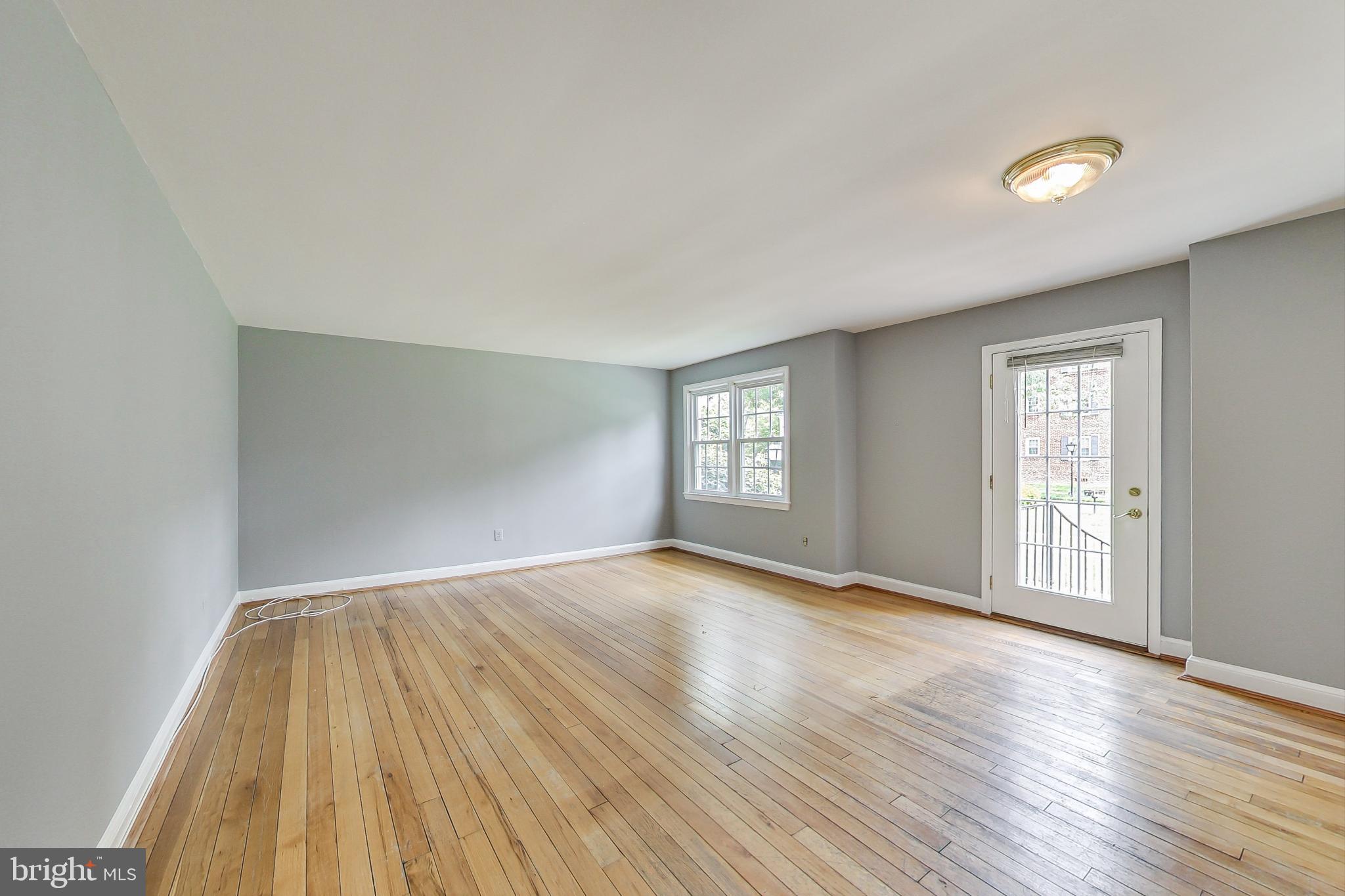 2912 13th Road South, Unit 12104 Arlington, VA 22204 - Photo 4 of 27 Huge Living area