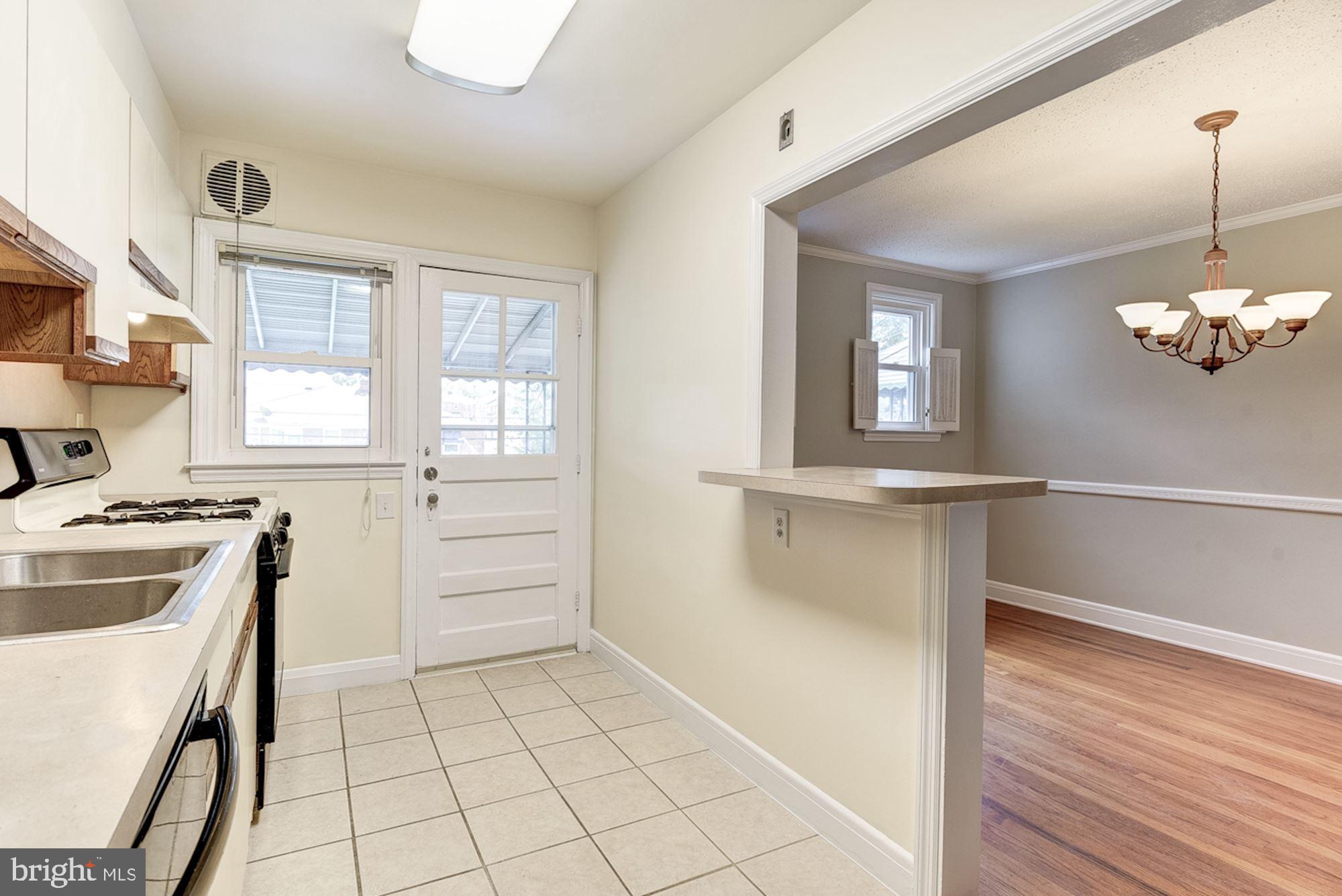 4931 West Hills Road Baltimore, MD 21229 - Photo 14 of 31 Kitchen
