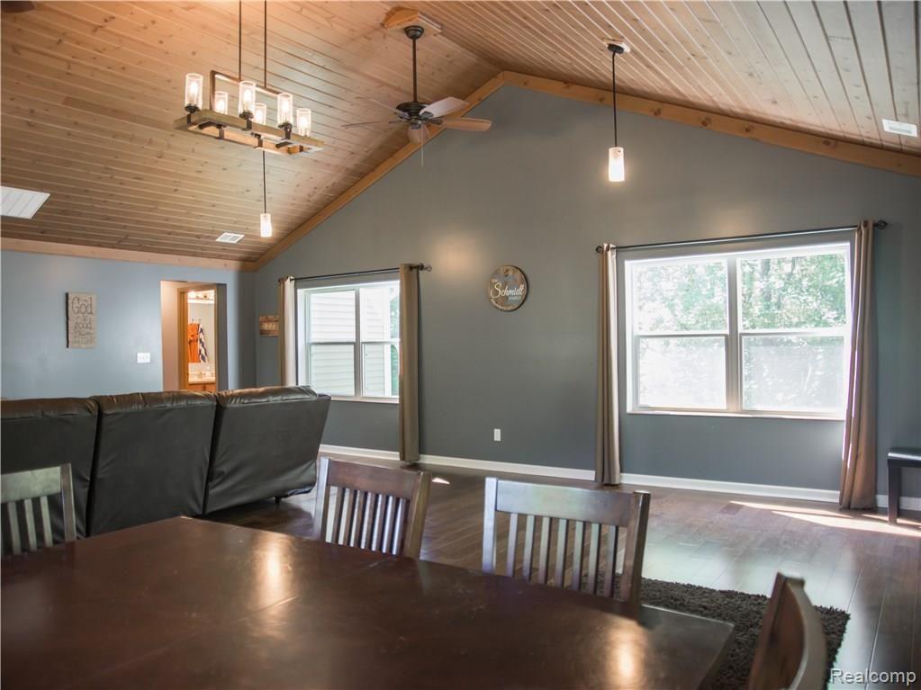 99 Childress Avenue Rochester, MI 48307 - Photo 22 of 43 023 Family Room.jpg