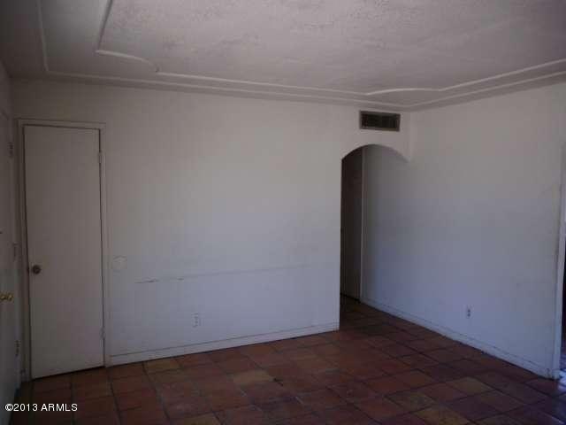 8809 West Osborn Road Phoenix, AZ 85037 - Photo 4 of 20 023-325796 - Living Room