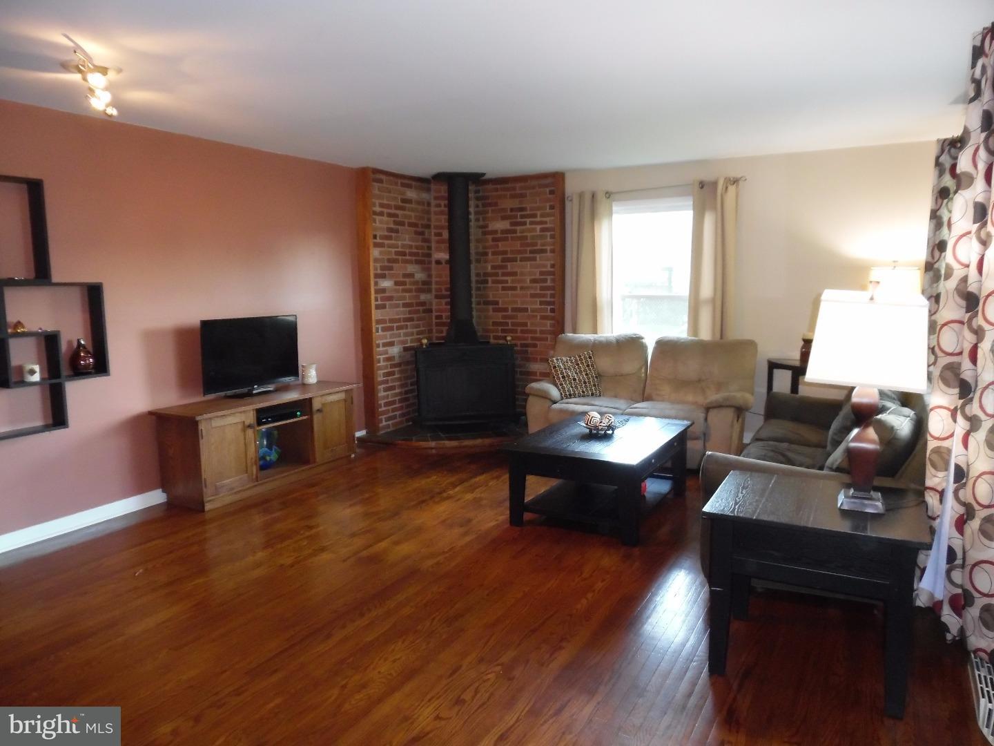 1260 Beverly Road Warminster, PA 18974 - Photo 4 of 21
