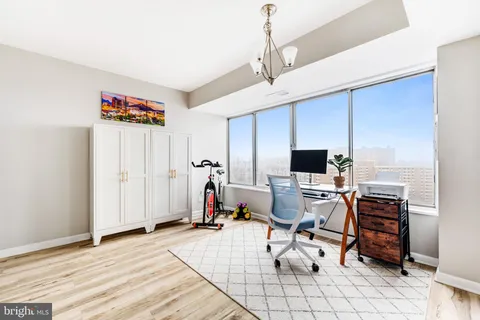 $219,000 | 5340 Holmes Run Parkway, Unit 1407, Alexandria, VA 22304