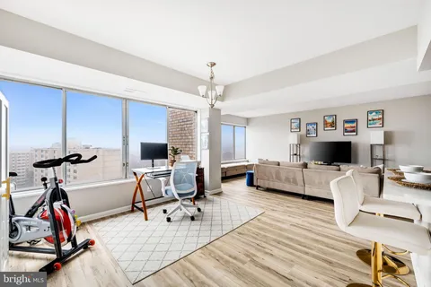 $219,000 | 5340 Holmes Run Parkway, Unit 1407, Alexandria, VA 22304