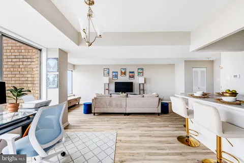 $219,000 | 5340 Holmes Run Parkway, Unit 1407, Alexandria, VA 22304